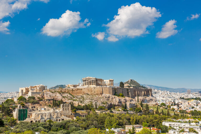 Athènes en été: vue panoramique sur l'Acropole et le Parthénon