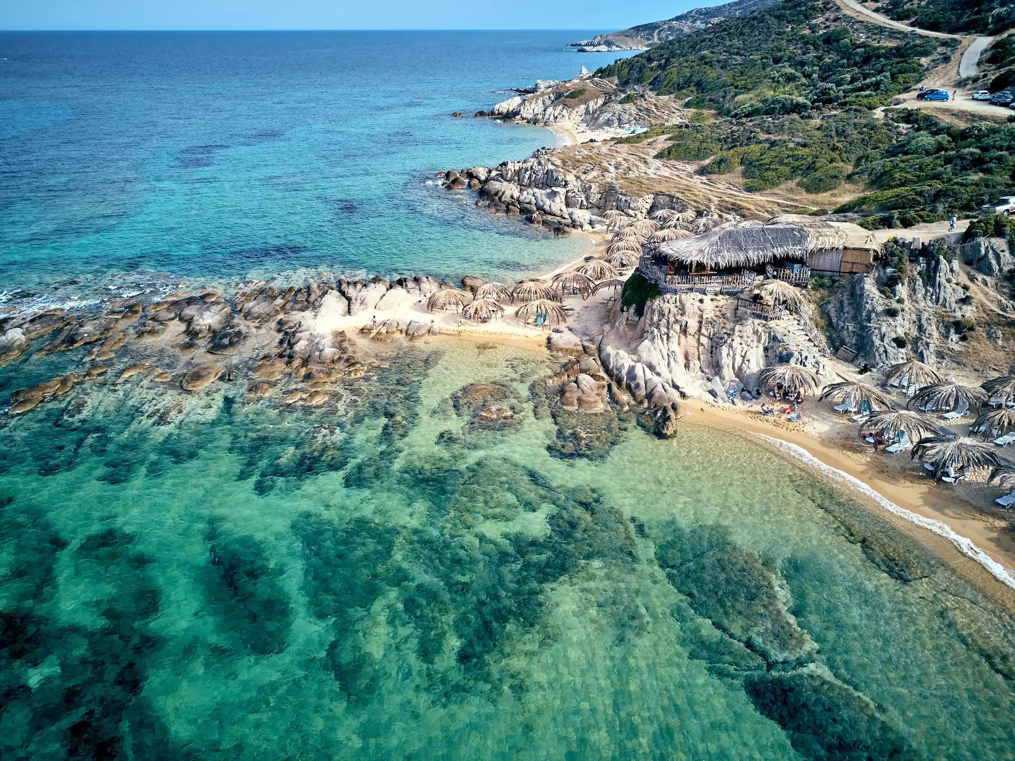 Chalcidique, Halkidiki : Vue aérienne d'une crique sur la péninsule de Sithonie