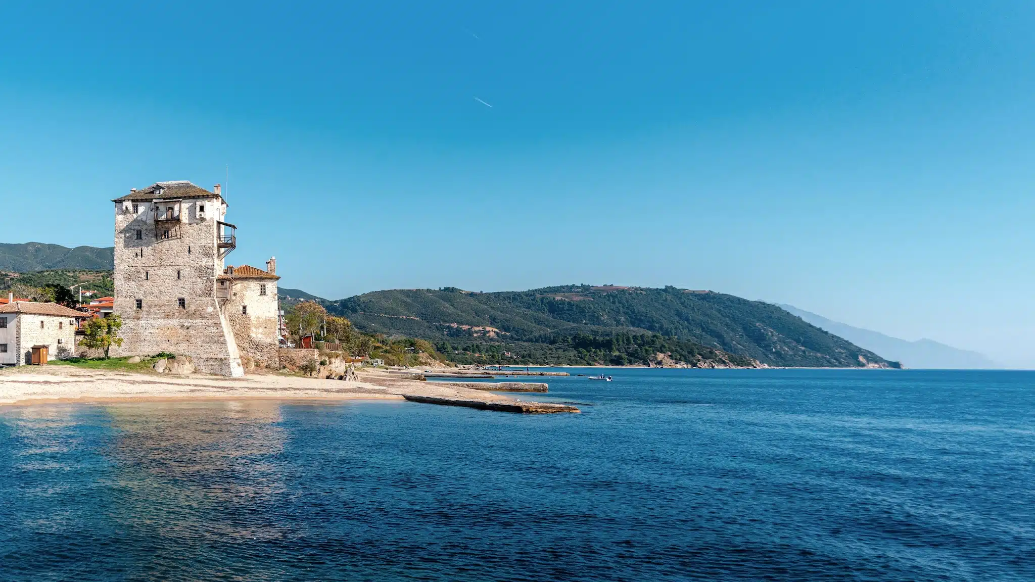 Fort historique situé dans le port et la ville d'Ouranoupolis, point d'accès aux monastères du Mont Athos, en Chalcidique, en Grèce