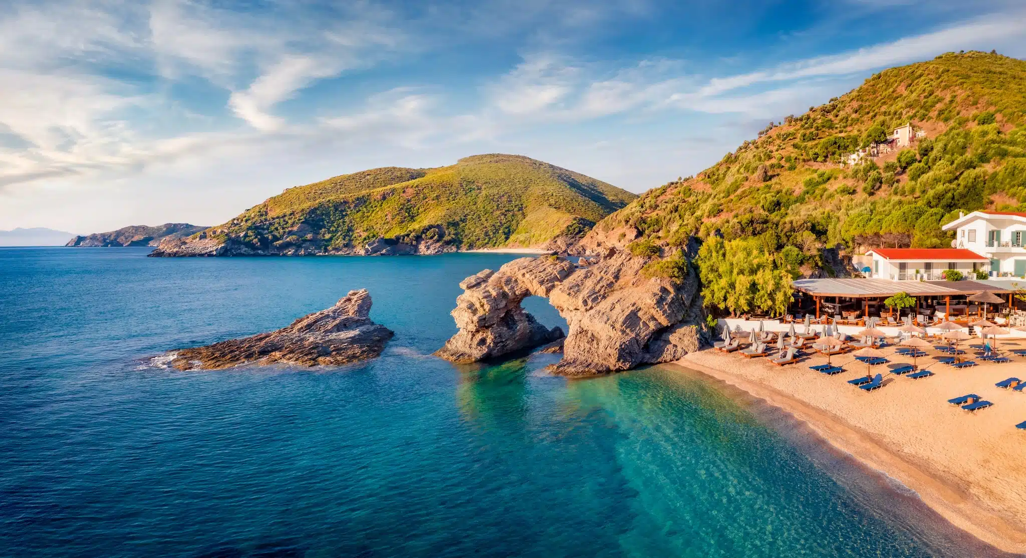 Eubee: vue sur la plage de Kama dans le village de Kalamos