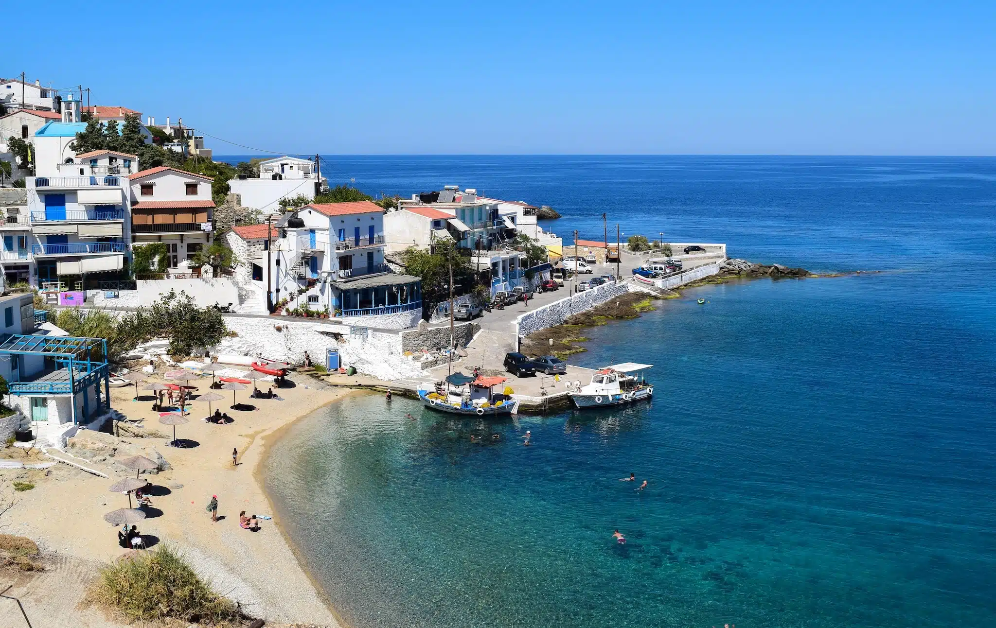 Ikaria, dans le nord est de la mer égée - vue sur le petit port d'Armenistis
