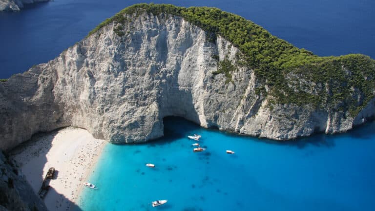 Zakynthos - La plage de Navagio (épave)