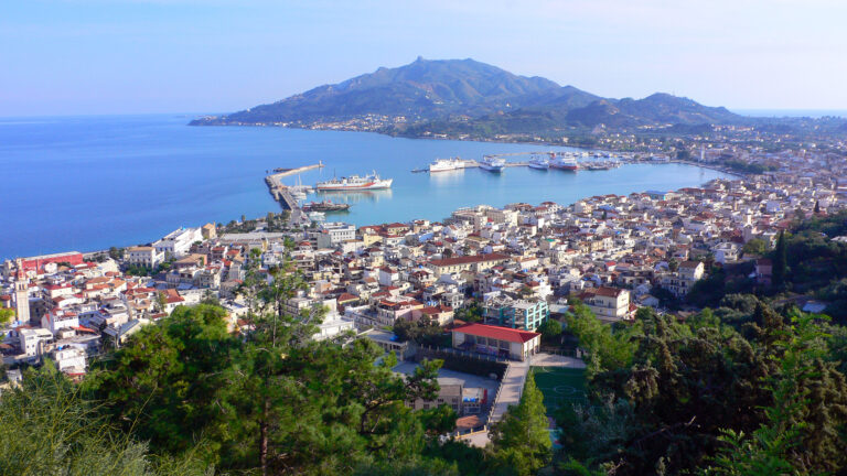 Vue de la ville de Zante depuis le Kastro en haut de Bohali