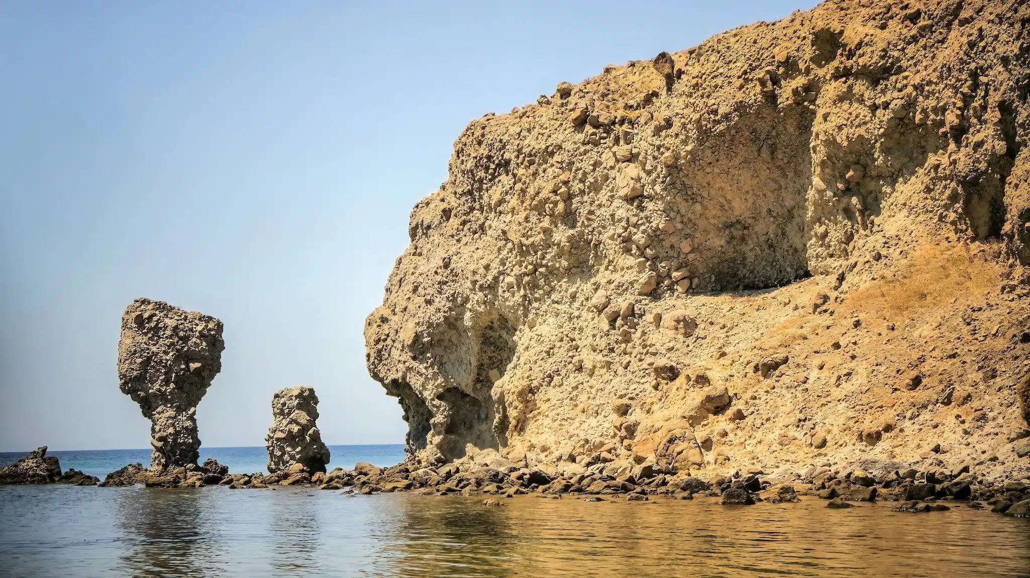 Lemnos : formations rocheuses sur la plage d'Agios Ioannis
