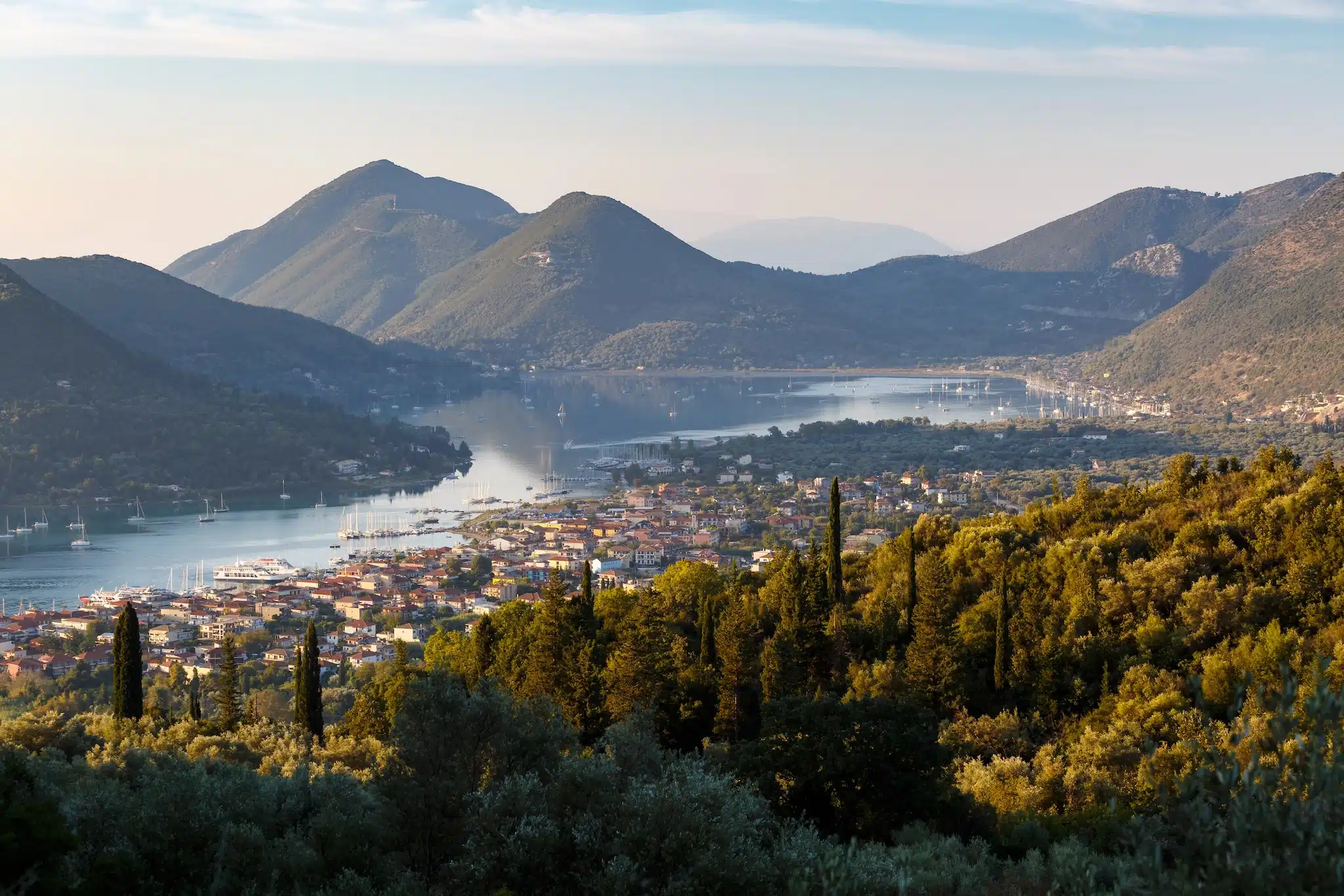 Leucade ou Lefkada dans les îles ionienne : vue sur la baie de Nydri