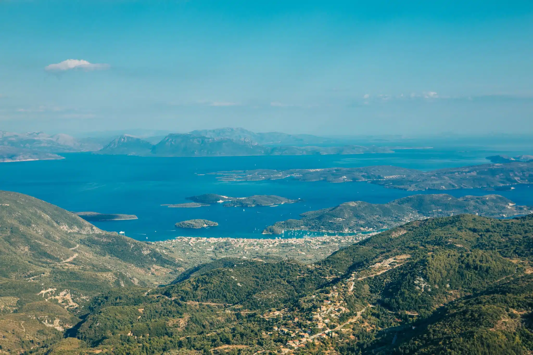 Leucade ou Lefkada dans les îles ionienne : panomara depuis la montagne