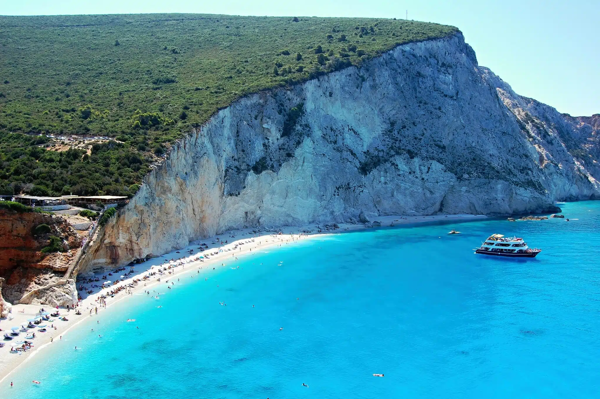 Leucade ou Lefkada dans les îles ionienne : la plage touristique de Porto Katsiki