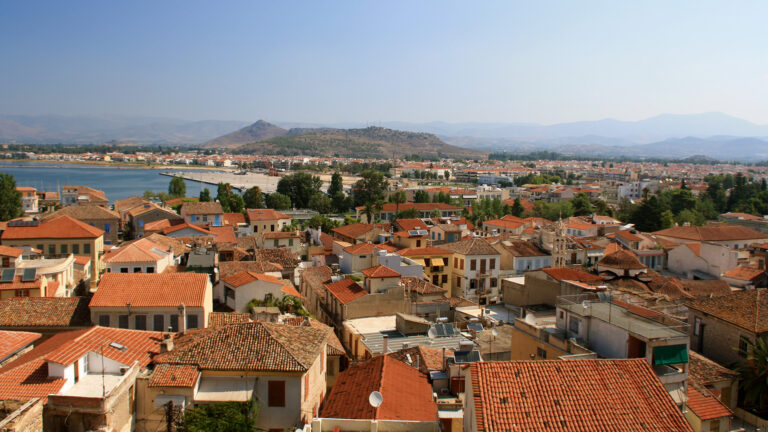 Vue sur les toits de Nafplio dans le Peloponnèse