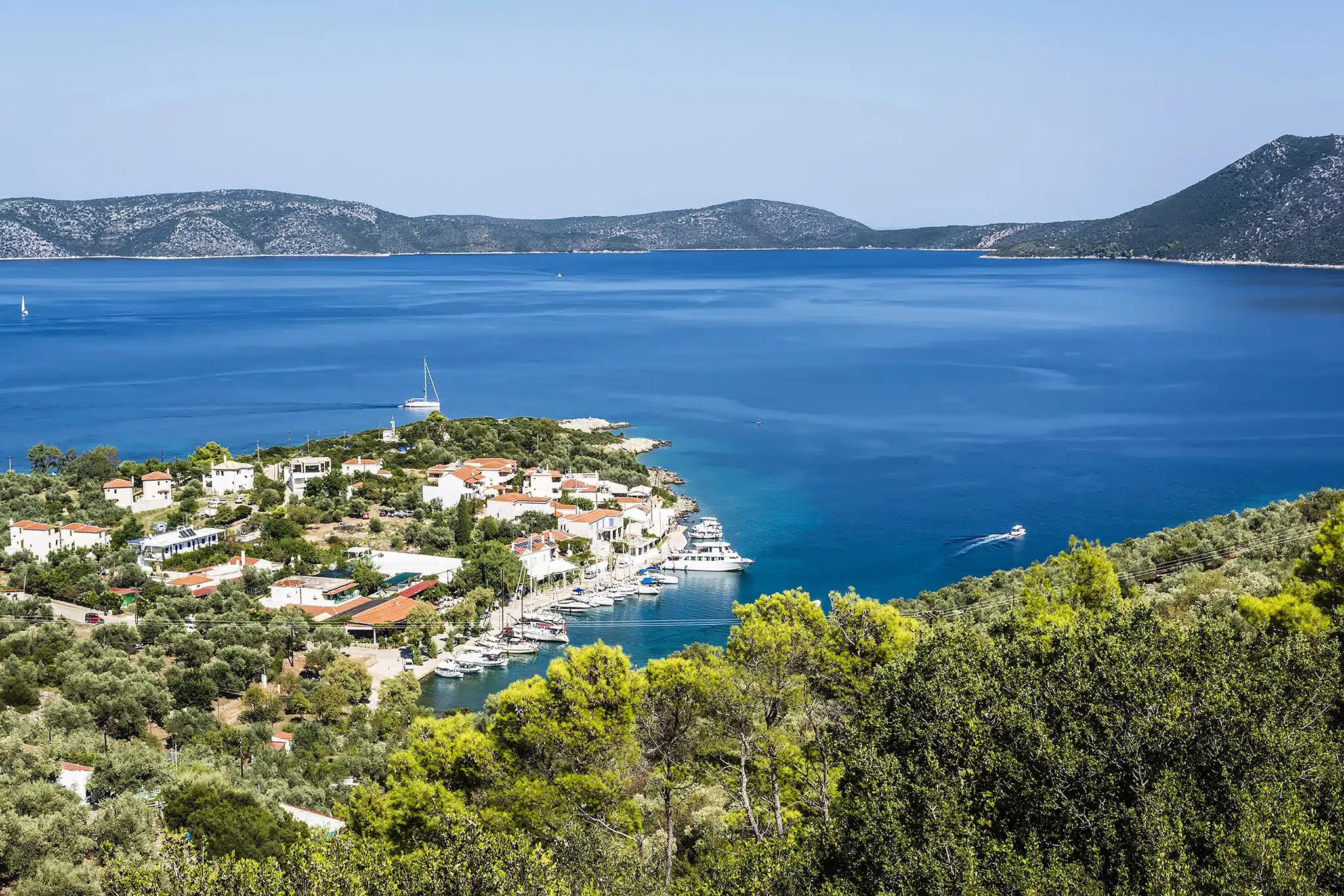 Vue aérienne de la baie de Steni Vala à Alonissos