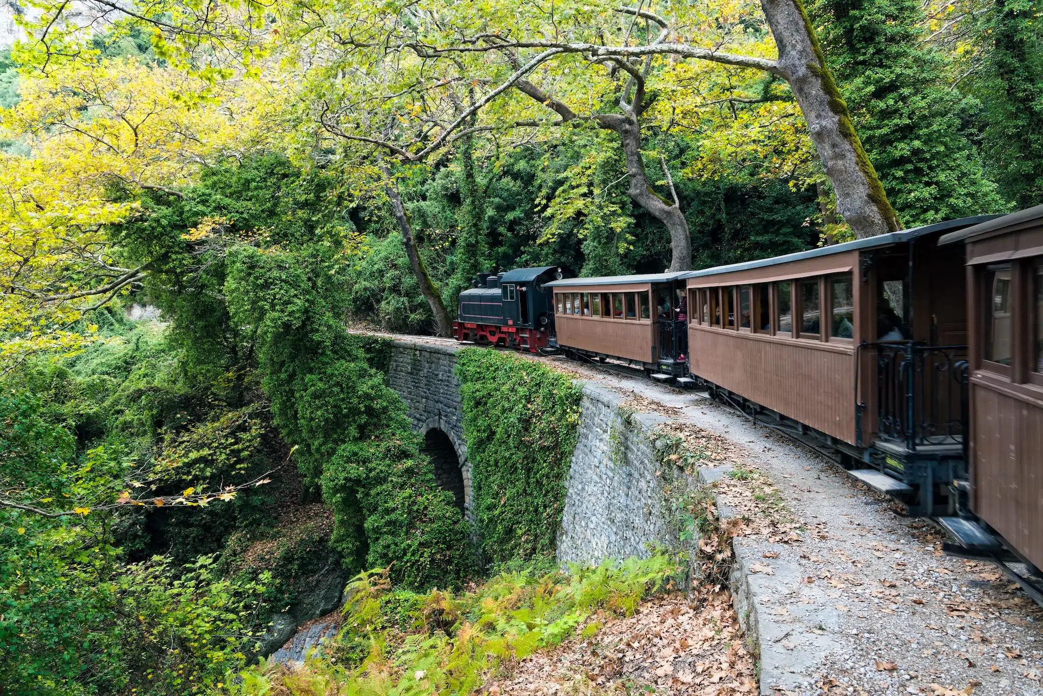 Le Petit Train Moutzouris circule du printemps à l'automne, avec un trajet aller-retour sur Miliès