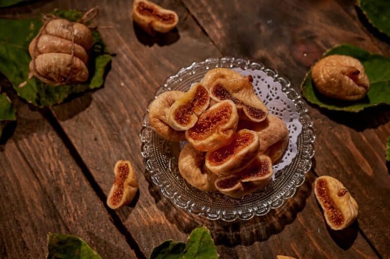 Figues séchées de la Coopérative Agricole Taxiarchis d'Eubée. Figues séchées à la chair jaune pâle, riche et au goût agréablement sucré