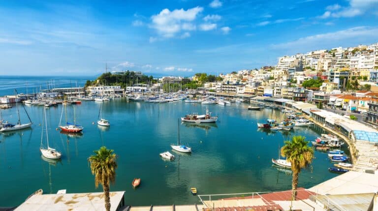 Vue panoramique sur le Mikrolimano au Pirée, Athènes, Grèce
